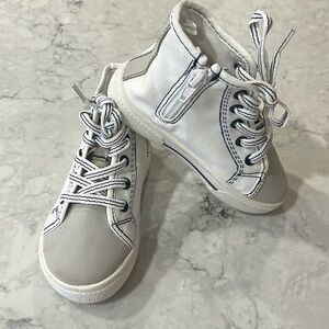 Carter’s little kids high tops size 8